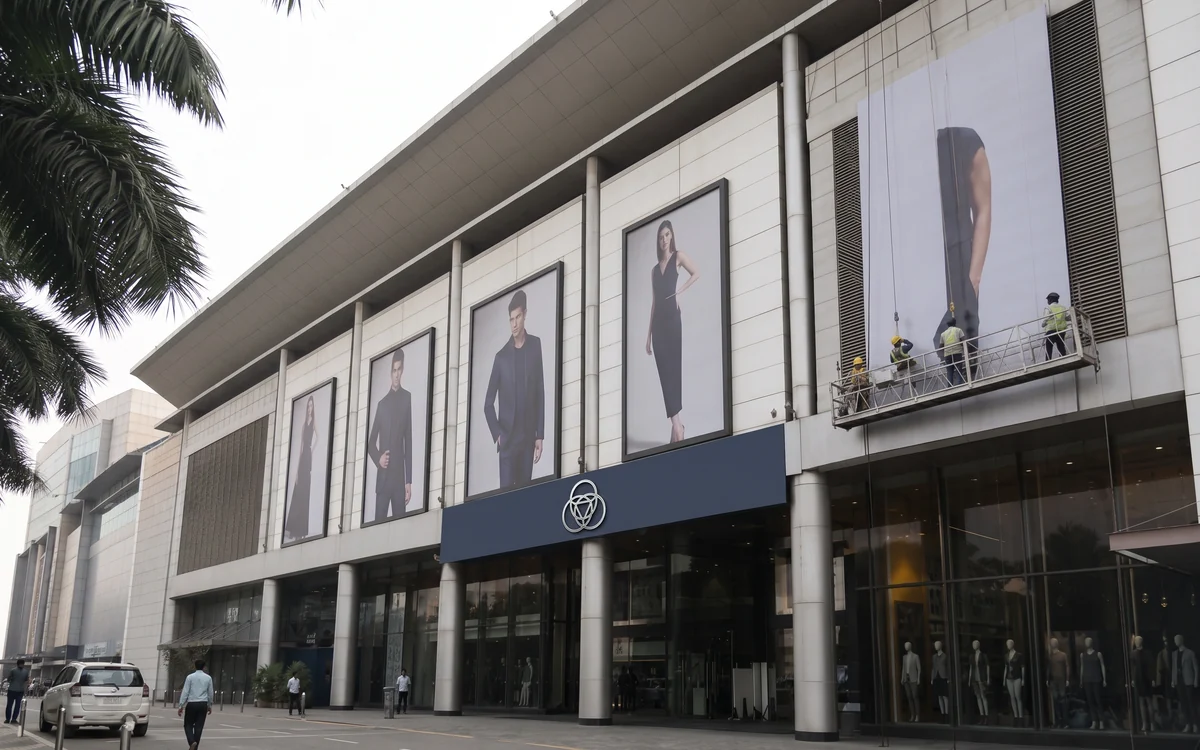 Retail: Large campaign & mall-scale graphics: Wide Format Printing, Impulse Branding Solutions